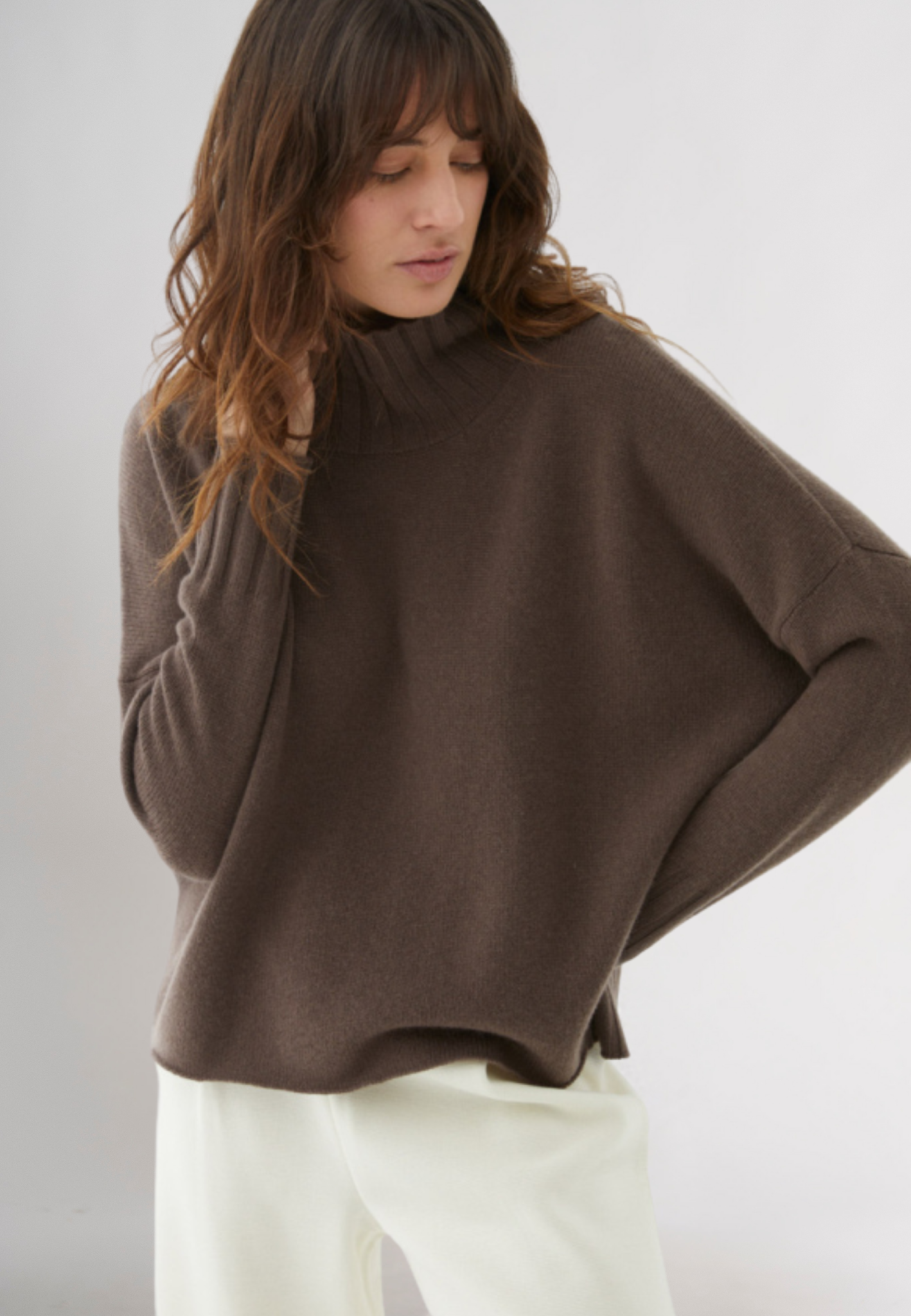 Oversized Cashmere Sweater — Pure Italian Craftsmanship in a Soft Glacé Hue