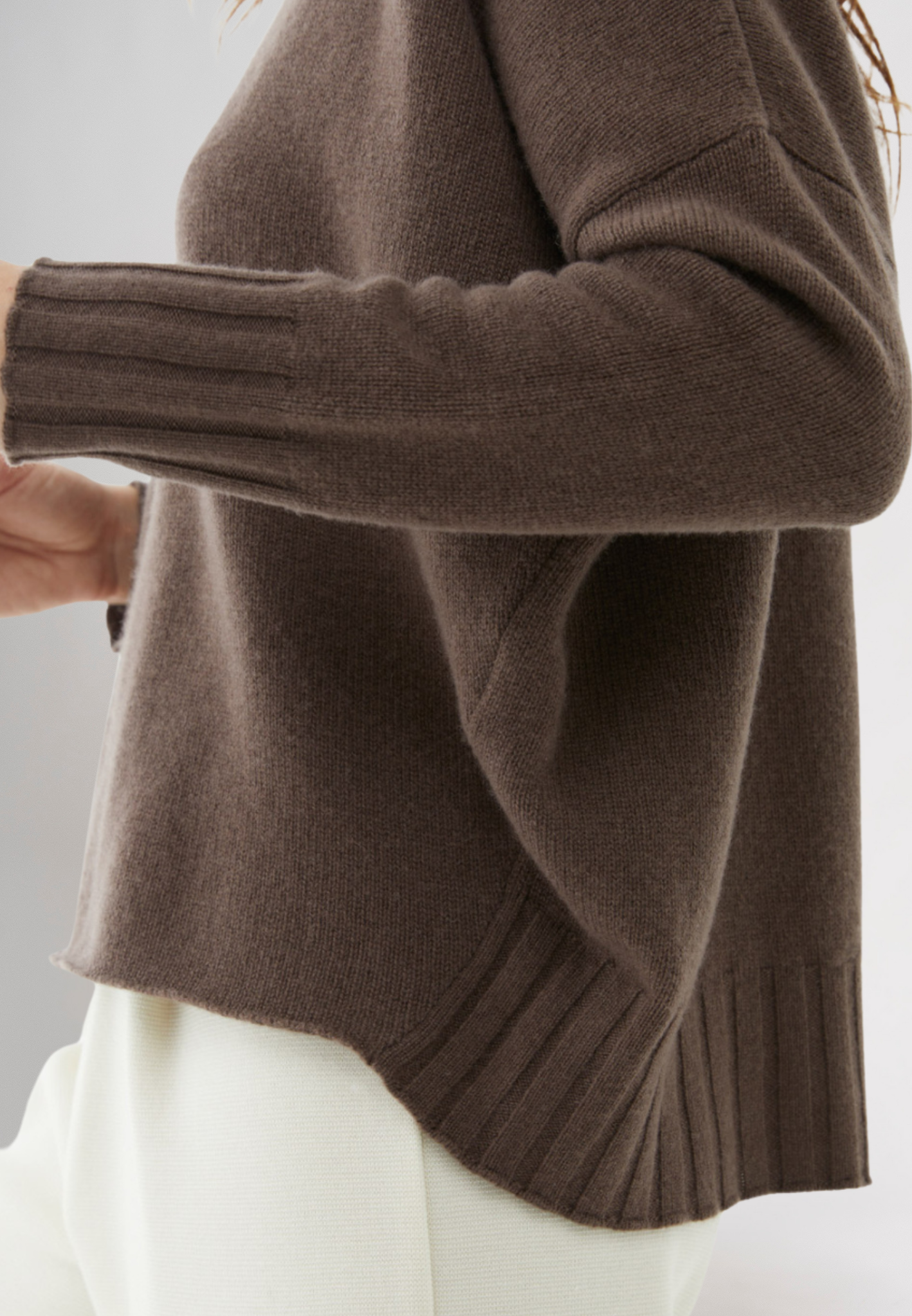 Oversized Cashmere Sweater — Pure Italian Craftsmanship in a Soft Glacé Hue