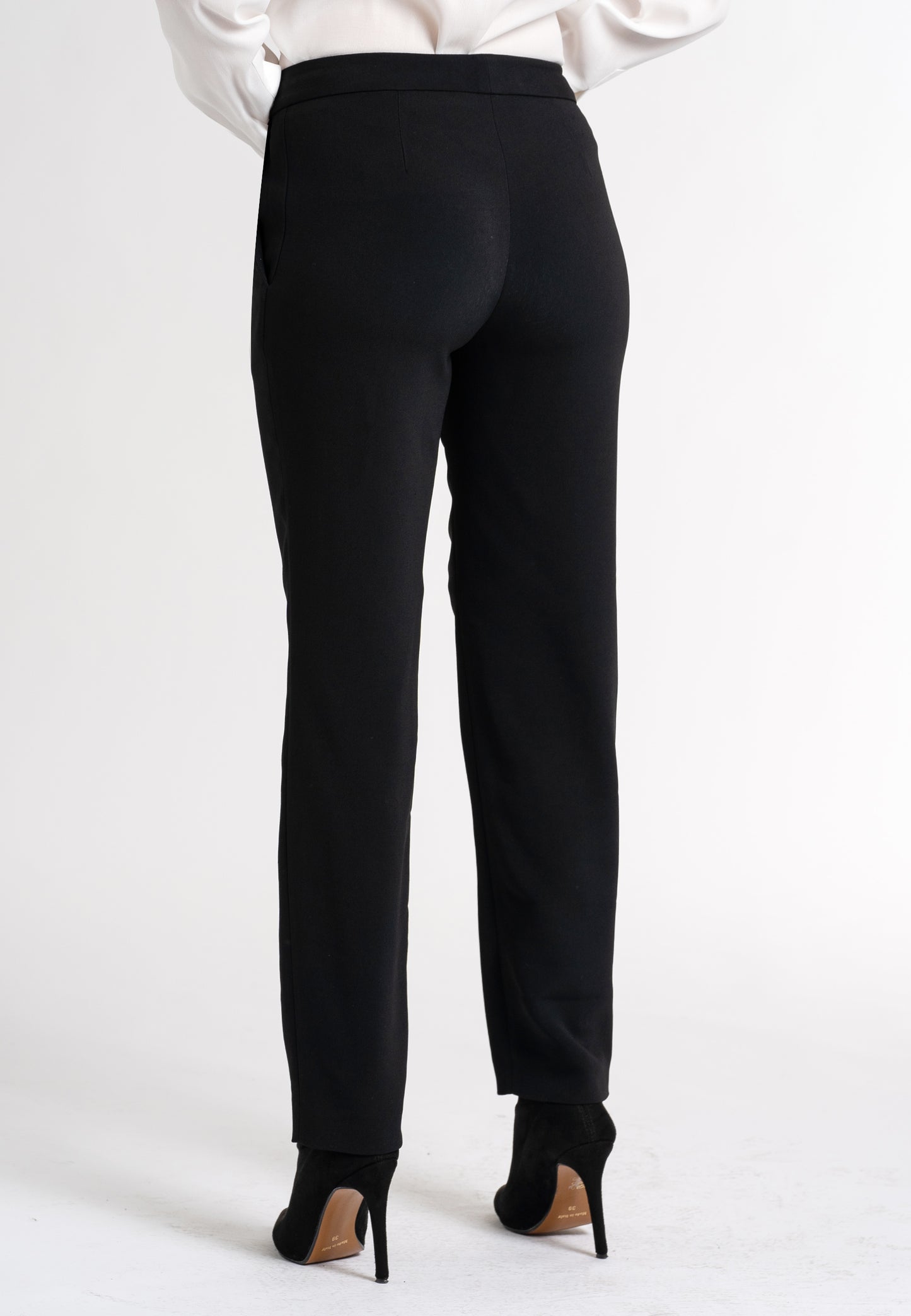Darwin Ankle-Length Trousers – Black