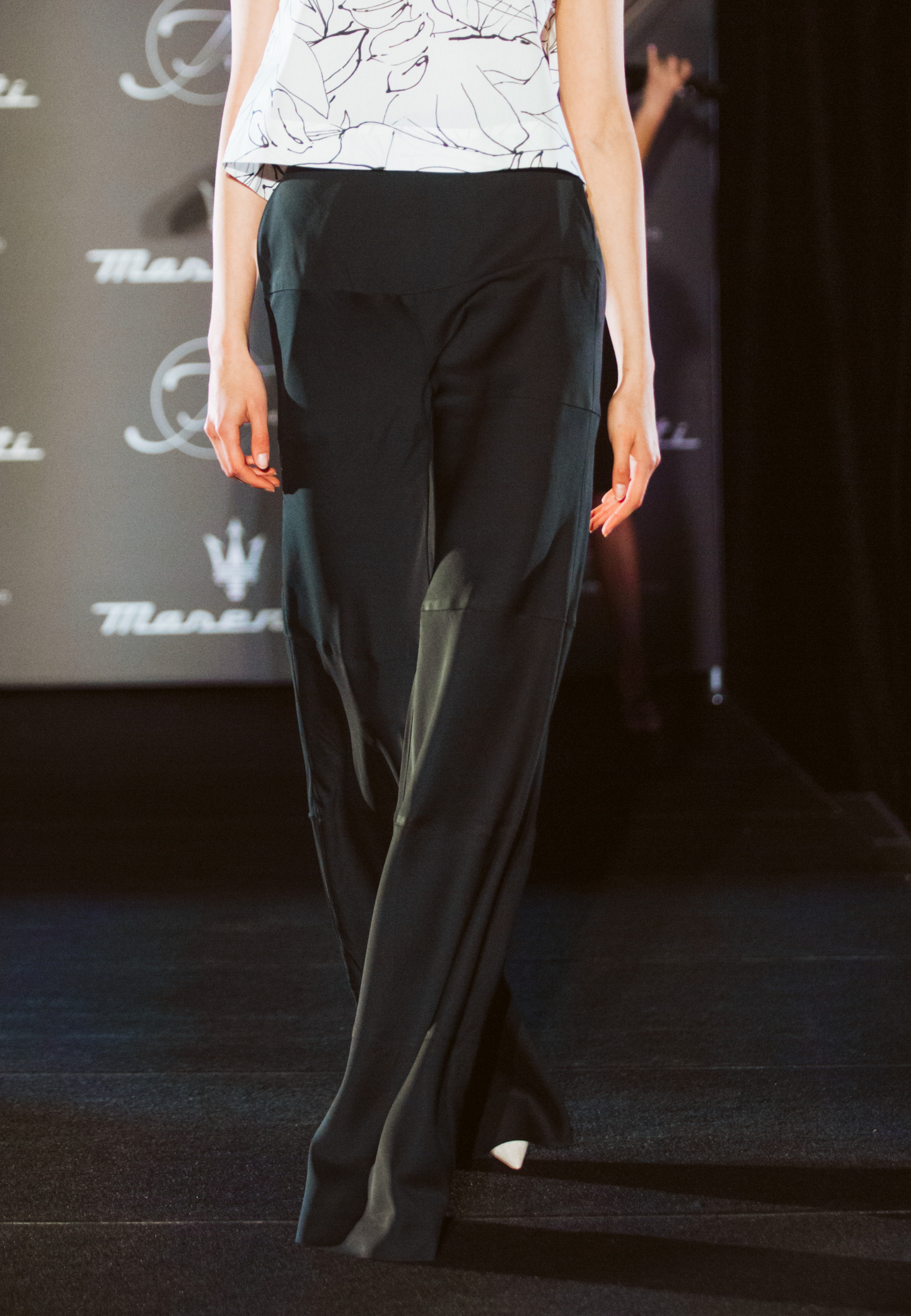 Calla Wide Leg Trousers - Elegant Bias Cut, Side Pockets, Detailed Stitching, Zip and Button Closure