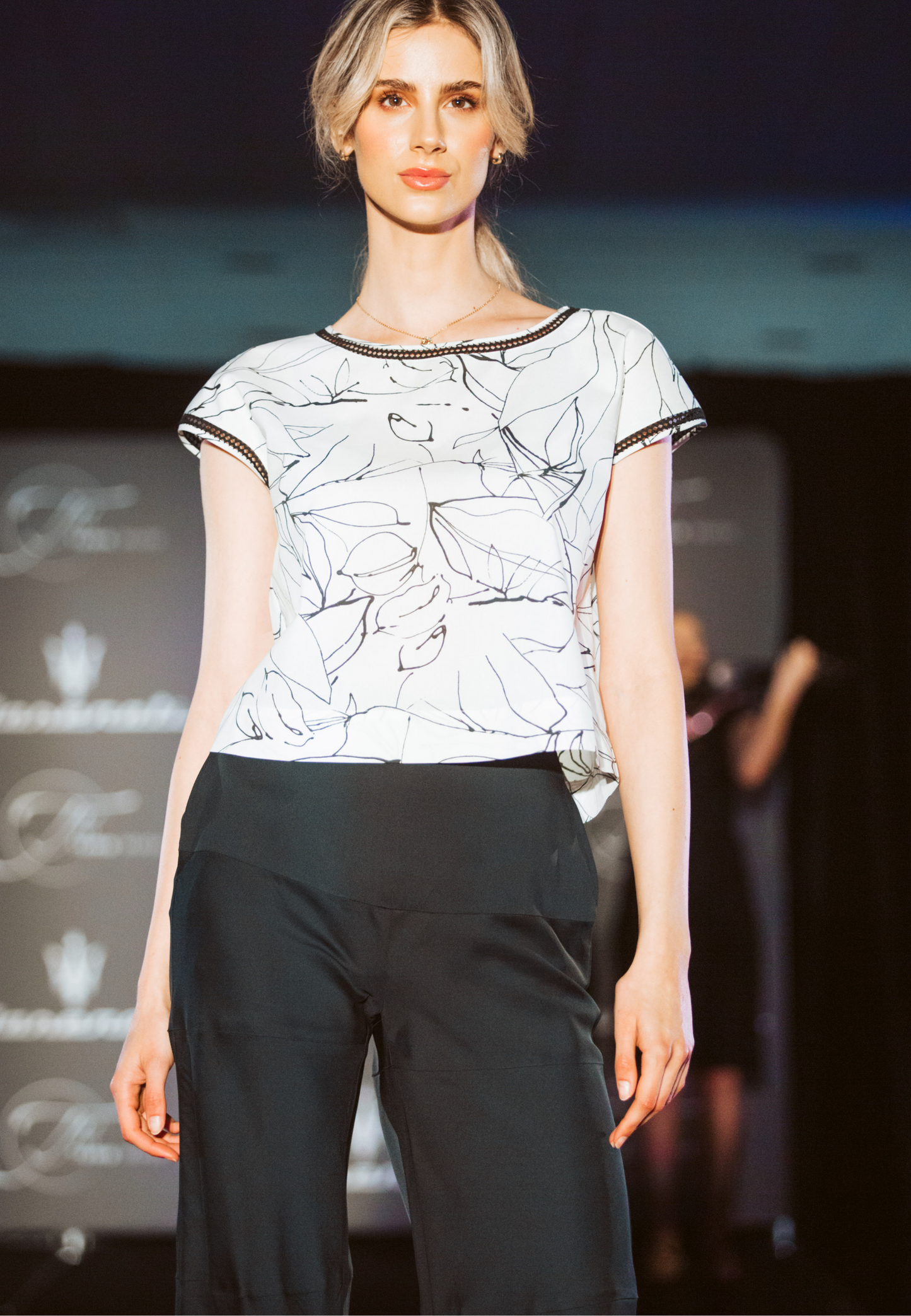 Calla Wide Leg Trousers - Elegant Bias Cut, Side Pockets, Detailed Stitching, Zip and Button Closure