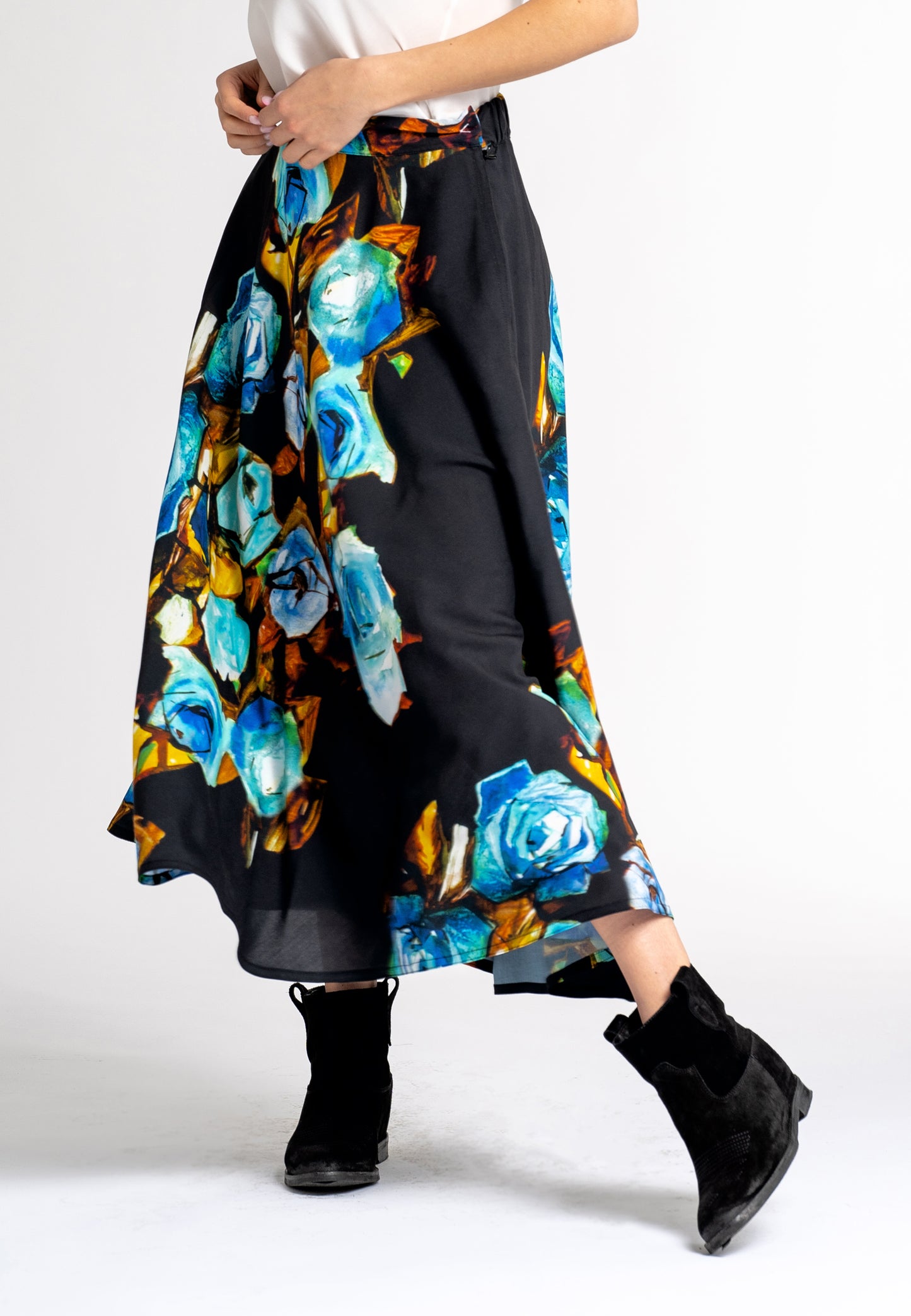 Cristina Maxi Skirt with Hidden Pockets - Vibrant Floral Print, High-Waisted, Eco-Friendly Fabric