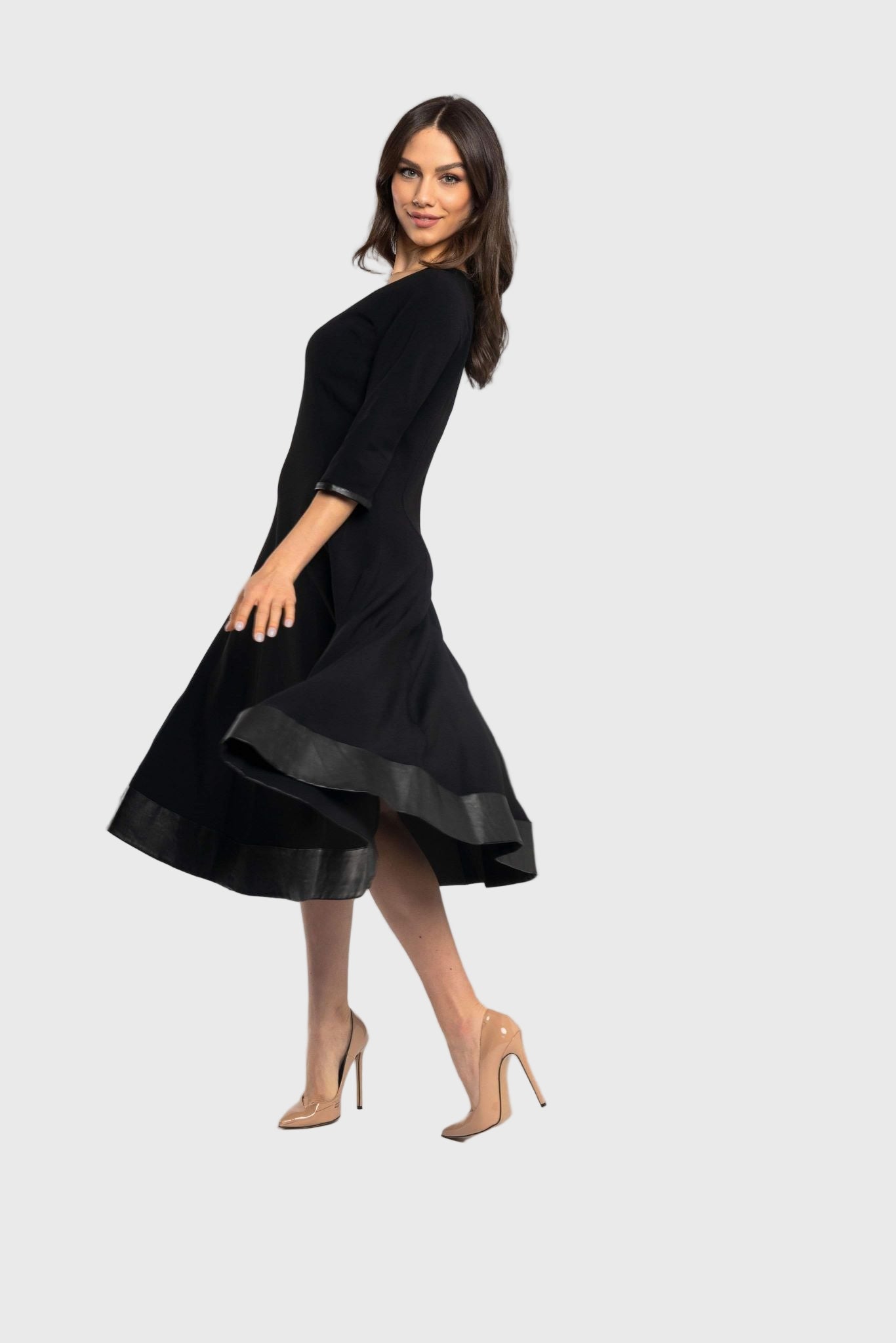 Giove Black Midi Dress: Modern Style and Feminine Elegance | Sustainable Italian Viscose Tema Moda Giove Black Midi Dress: Modern Style and Feminine Elegance | Sustainable Italian Viscose Tema Moda