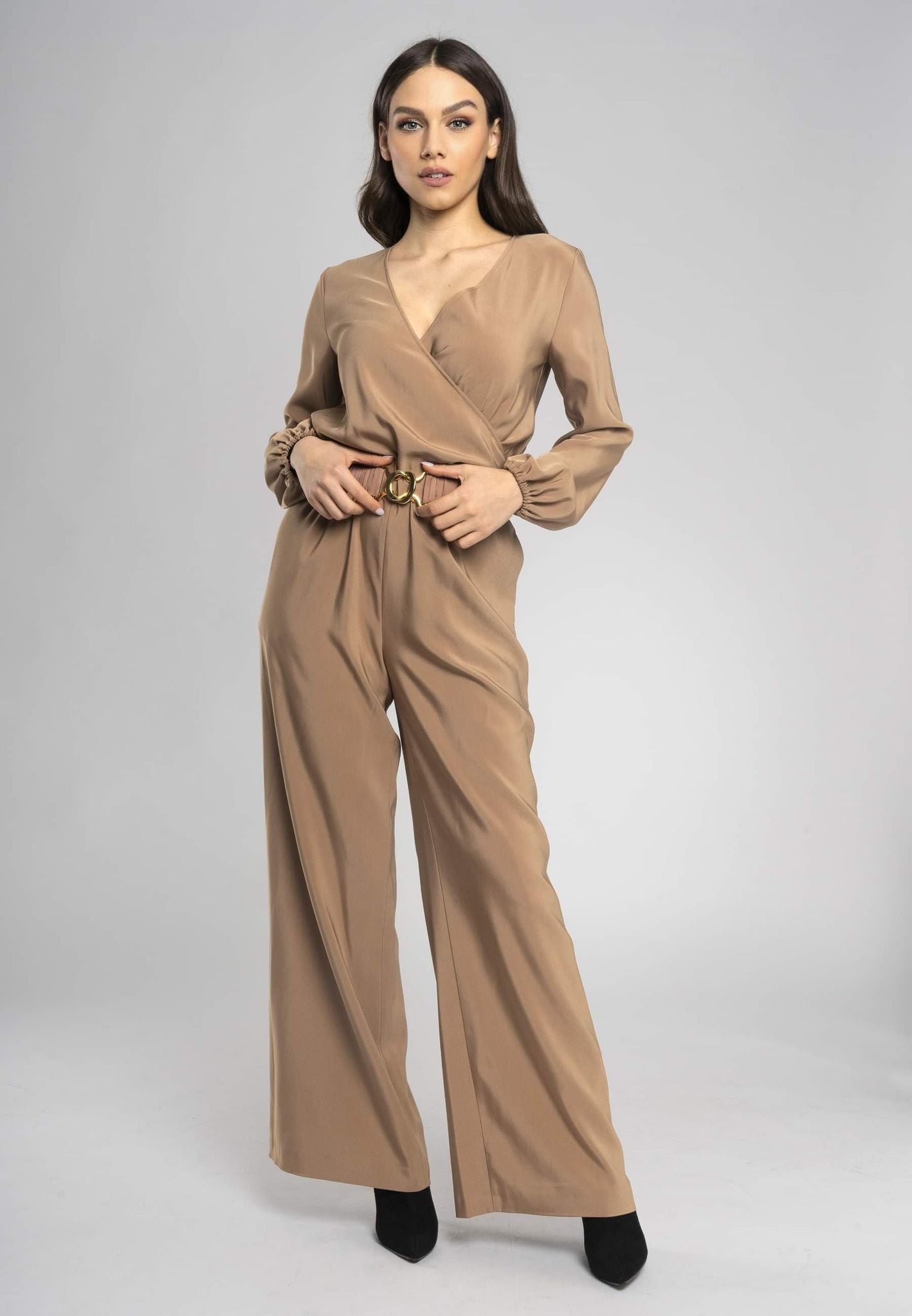 beige jumpsuit, beige women jumpsuit, beige jumpsuit with belt, elegant wide-leg jumpsuit, v-neck jumpsuit with sleeves, Italian viscose jumpsuit, stylish jumpsuit with pockets