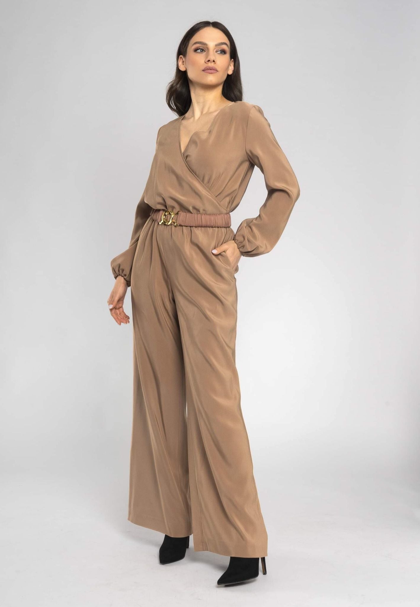 beige jumpsuit, beige women jumpsuit, beige jumpsuit with belt, elegant wide-leg jumpsuit, v-neck jumpsuit with sleeves, Italian viscose jumpsuit, stylish jumpsuit with pockets
