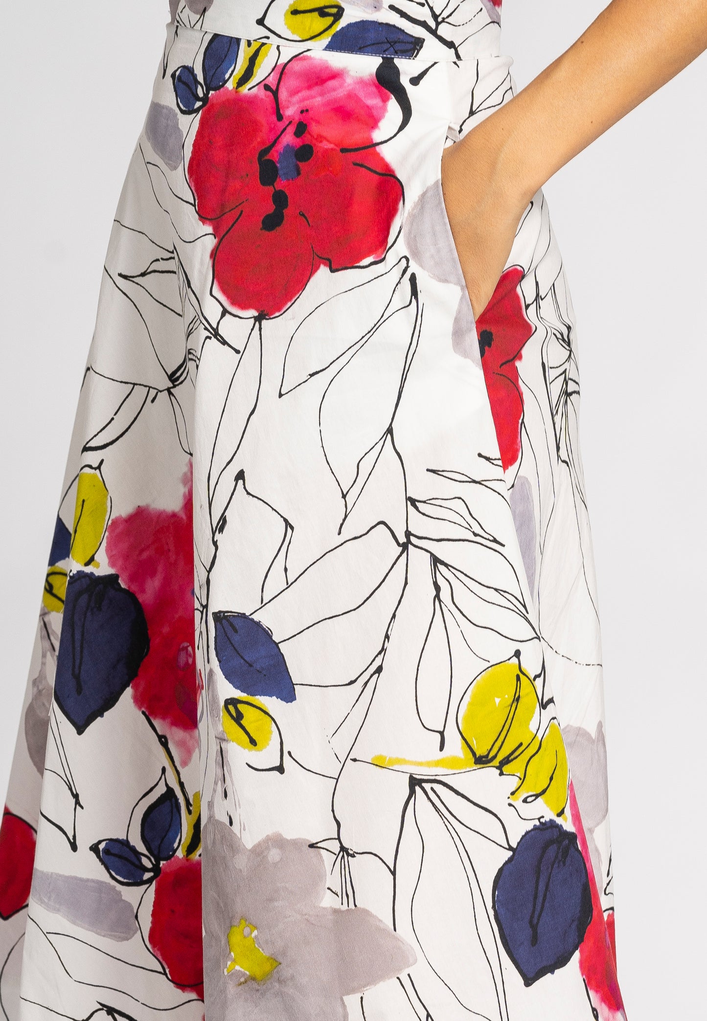 floral print maxi skirt, white background skirt, printed cotton skirt, full skirt with pockets, feminine and elegant skirt, comfortable and breathable skirt