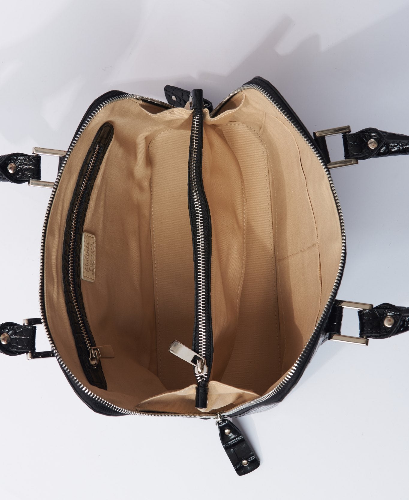 cocco leather bag, black leather bag, Italian leather handbag, well-organised interior bag, lightweight leather bag, bidini bags, leather bag